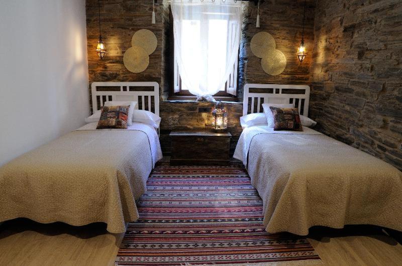 Casas de Outeiro Samos Quarto foto